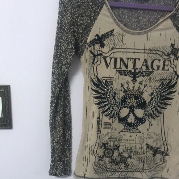 Buckle Vintage Long Sleeve Graphic Top with Knit Shoulders & Sleeves + Sequins! - Picture 5 of 8